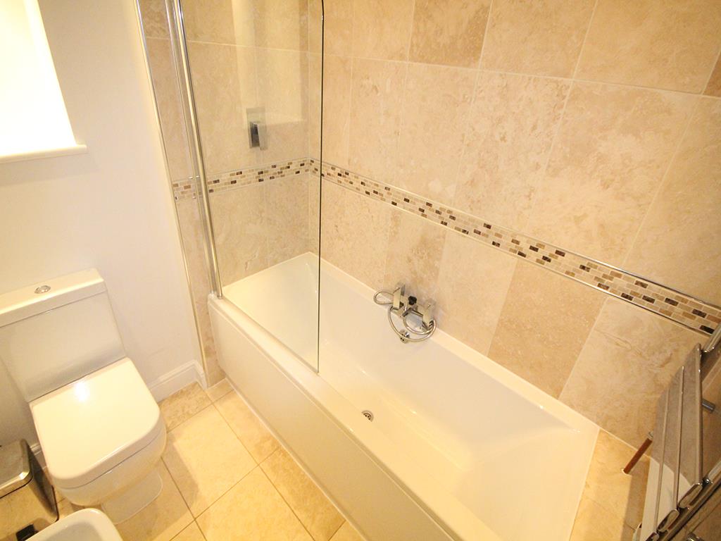 3 bedroom mid terrace house To Let in Winewall - 2016-03-30 14.32.43.jpg